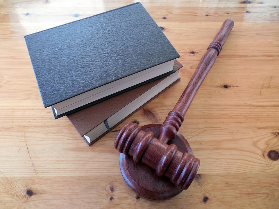 gavel-judge